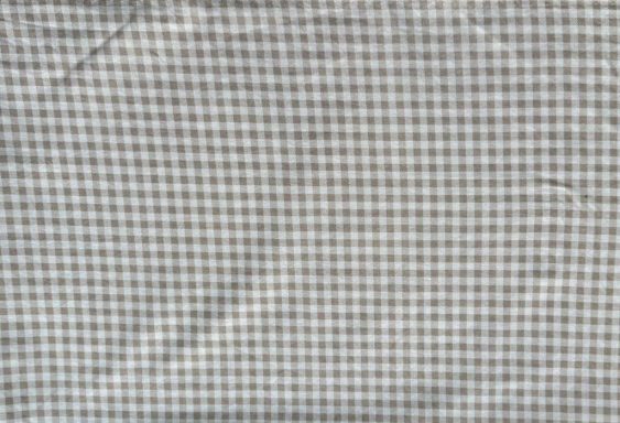 Patrón de tela en cuadros pequeños de color blanco y marrón.